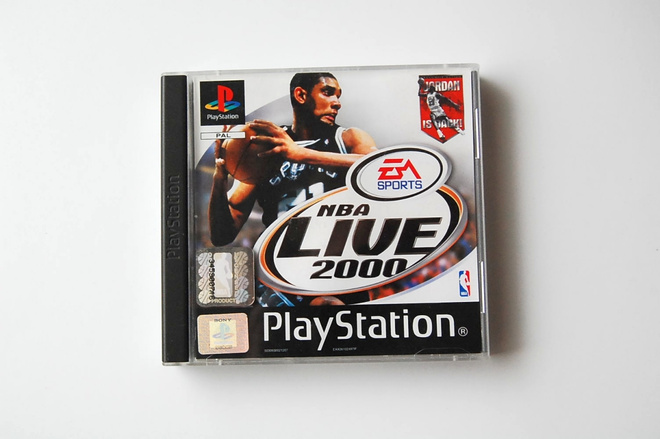 PS1: Huippukuntoinen NBA LIVE 2000 (1999) PAL