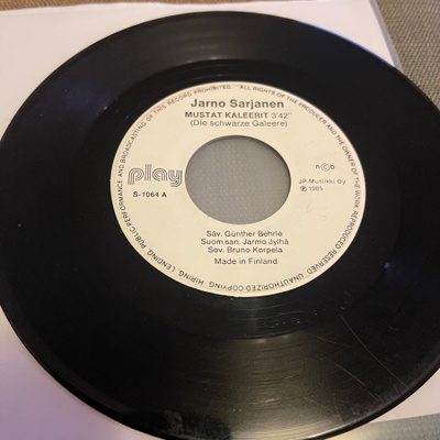 JARNO SARJANEN: Mustat kaleerit * Merimies…. * FIN 1985