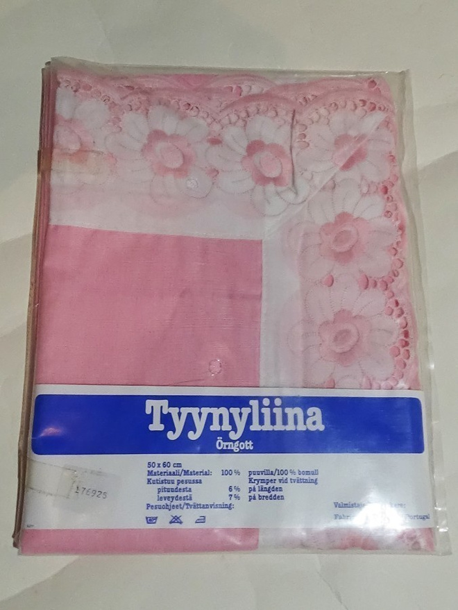 Vintage Romantic Rosa brodyyri - tyynynliina 80-luvulta