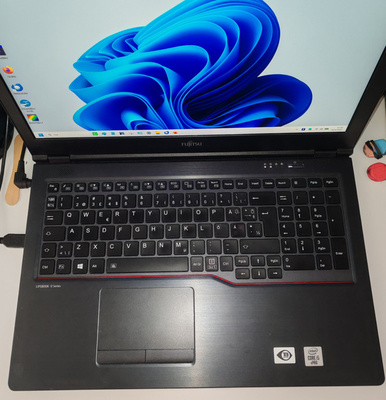 FUJITSU U7510 15.6FHD/I5-10210U/8GB/256SSD