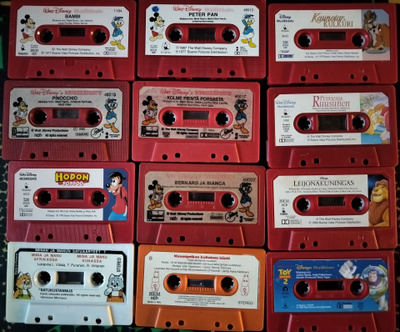 WALT DISNEY SATUKASETTEJA ym. 13 kpl