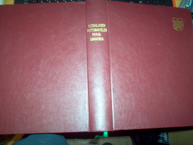 Suomalaisen viittomakielen perussanakirja ( 1 p. 1998 )