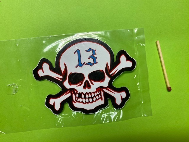 Skull Lucky 13 pun pääkallo tarra