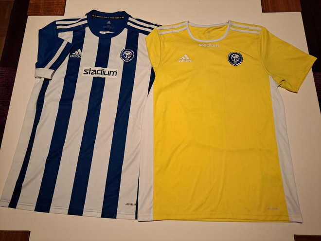 HJK - lyhythihainen sininen ja keltainen pelipaita, koko M.