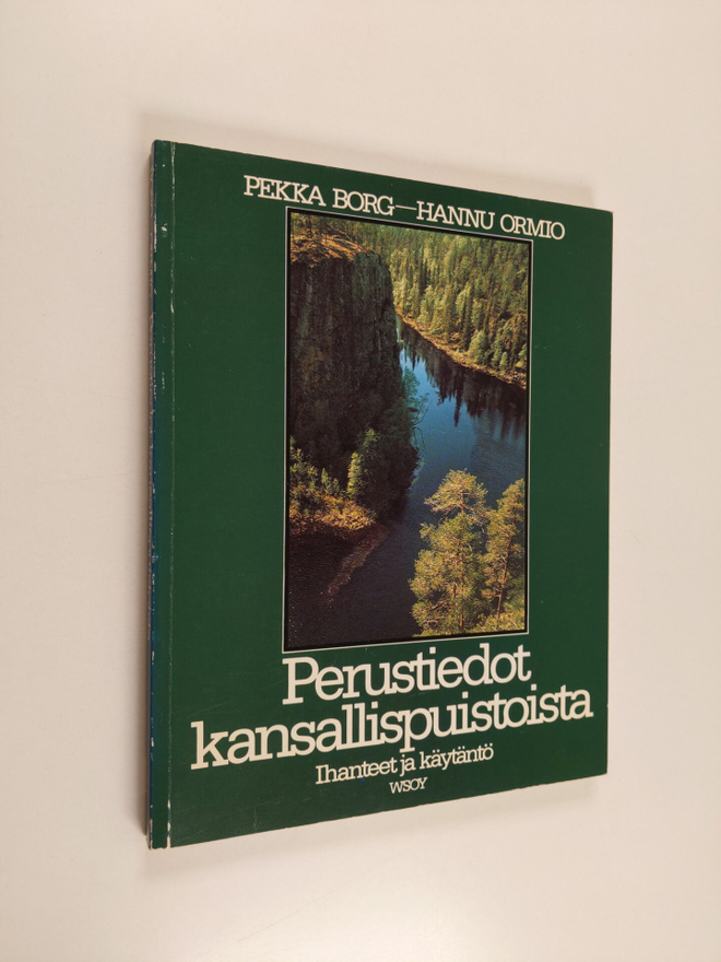 Pekka Borg : Perustiedot kansallispuistoista : ihanteet j...