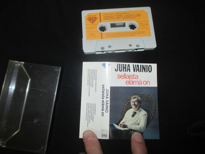 JUHA VAINIO - sellaista elämä on ; DEKA 28