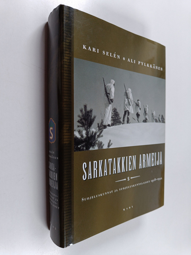 Kari Selen : Sarkatakkien armeija : suojeluskunnat ja suo...
