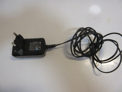 Muuntaja 100-240V / 11V