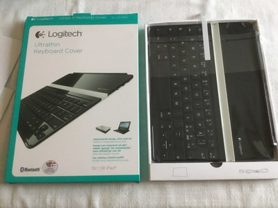 Logitech | ohut näppäimistö + iPad-suoja
