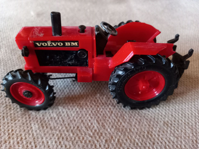 TRAKTORI Volvo BM pienoisauto