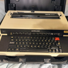 Adler Gabriele 8008 elektroninen kirjoituskone ja salkku - pikkukuva 1