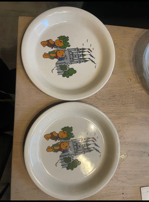 Kermansavi Nallet ja linna lastenlautaset, 2 kpl (harvinaise