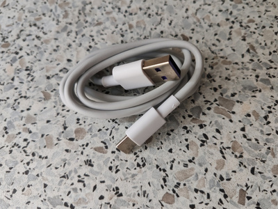 USB-C TO USB 3.1 Pikalataus ja tiedonsiirtokaapeli