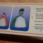 Nukke sateenvarjomekolla ja soittorasialla - pikkukuva 4