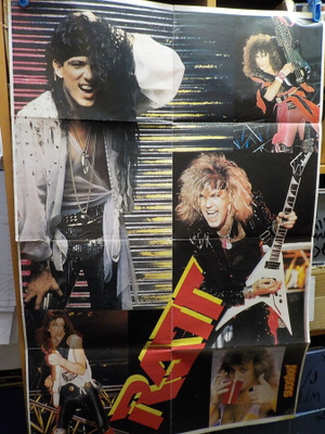 RATT FOLD-OUT JULISTE