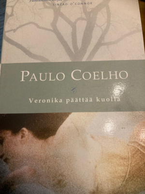 PAULO COELHO: VERONICA PÄÄTTÄÄ KUOLLA