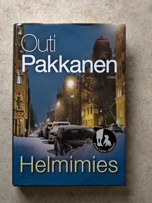 Outi Pakkanen: Helmimies, sid.