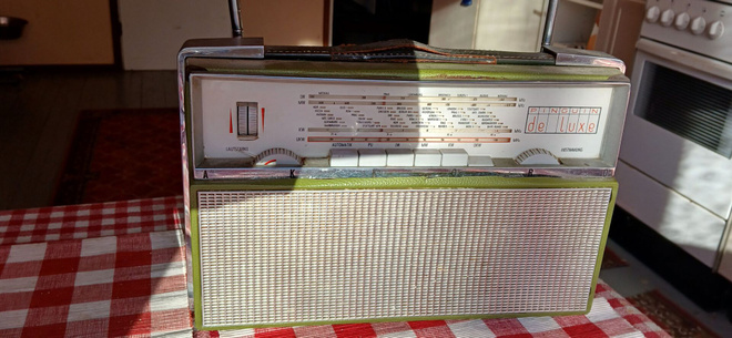 Akkord Pinguin De Luxe vintage radio
