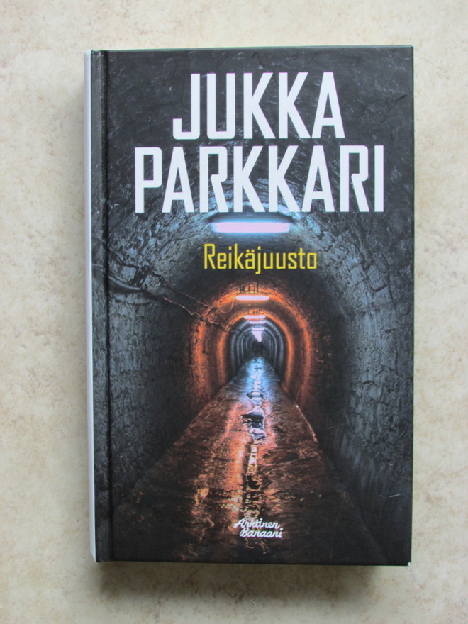 Jukka Parkkari: Reikäjuusto, sid. 1. painos