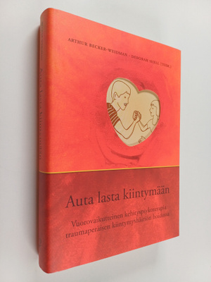 Auta lasta kiintymään : vuorovaikutteinen kehityspsykoter...
