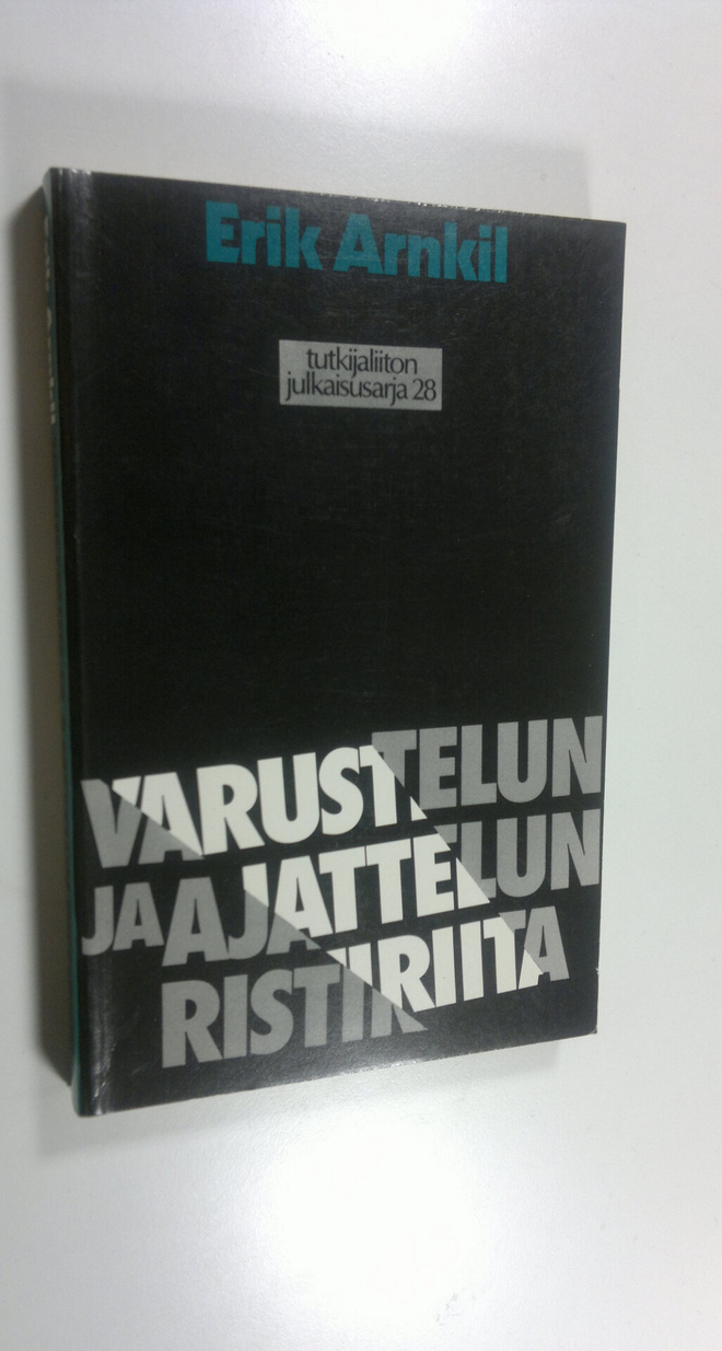 Erik Arnkil : Varustelun ja ajattelun ristiriidat