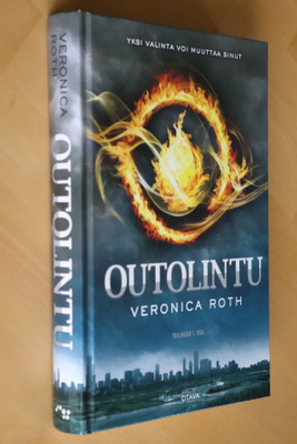 Veronica Roth : Outolintu ( 1.p. 2014 )