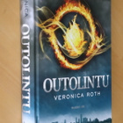 Veronica Roth : Outolintu ( 1.p. 2014 ) - pikkukuva 1