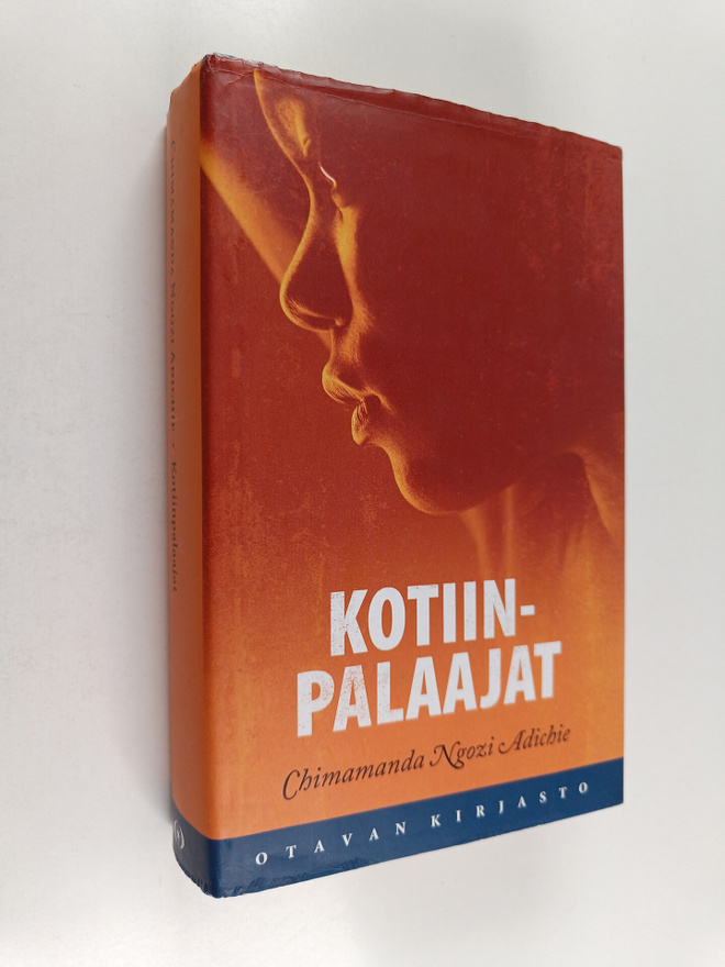 Chimamanda Ngozi Adichie : Kotiinpalaajat