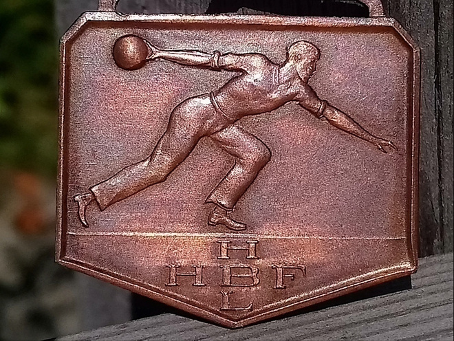 Merkki vuodelta 1951. Halkaisija - 42