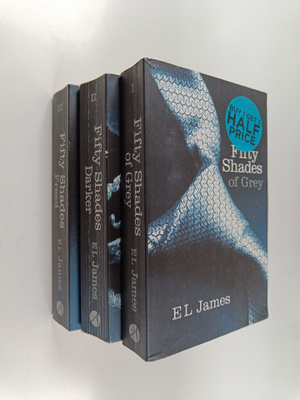 E. L. James : Fifty Shades trilogy : Fifty Shades of Grey...