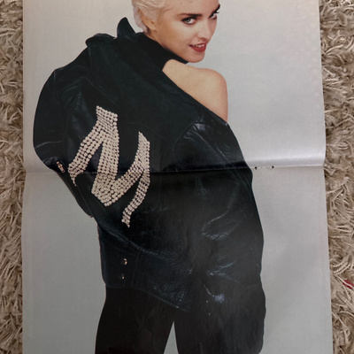 Madonna pikkujuliste