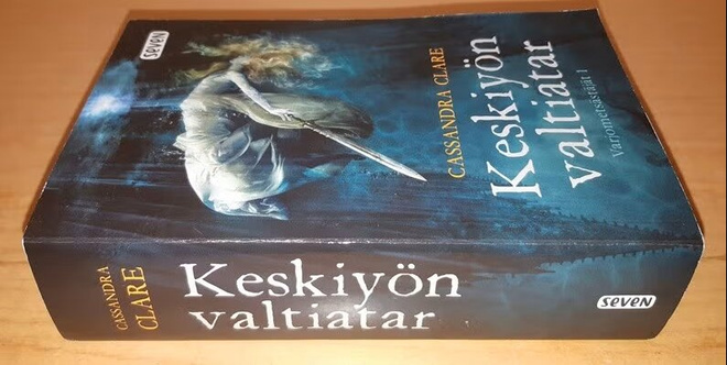 Cassandra Clare: Keskiyön valtiatar (nid.)