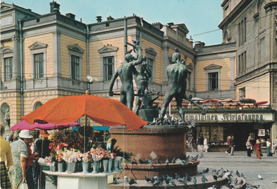 Postikortti, HELSINKI, Kolme seppää ja Vanha Ylioppilastalo