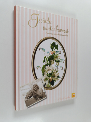 Sari Savikko : Isoäidin puutarhavuosi : neuvoja joka kuuk...