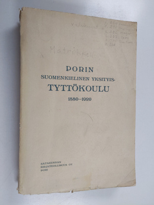 Porin suomenkielinen yksityistyttökoulu 1880-1920 : muist...