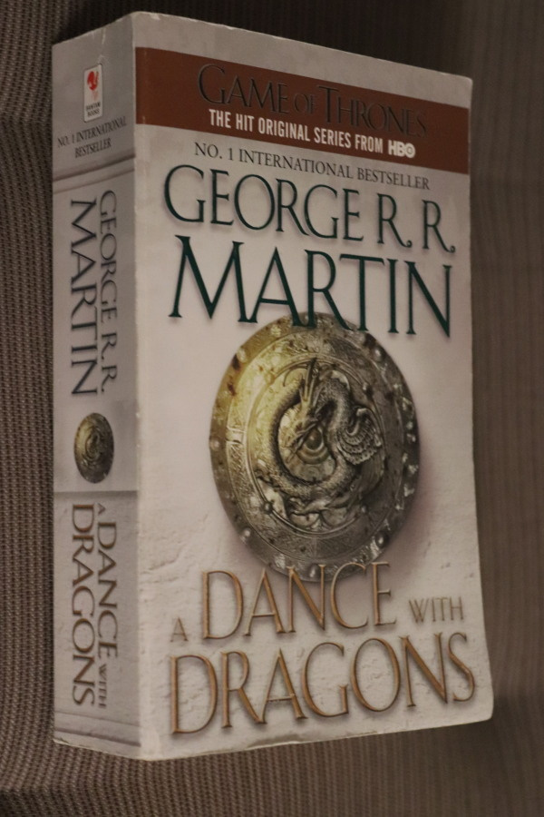 George R.R. Martin : A Dance with Dragons ( pokkari)
