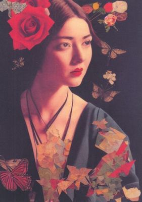 Nainen, kukkia, perhosia