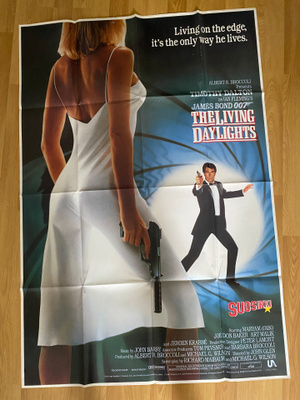 James Bond The Living Daylights ja Pierce Brosnan julisteet