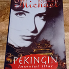 Judith Michael - Pekingin lumotut illat - pikkukuva 1