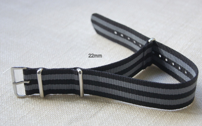 NATO - " James Bond " tyylinen 22 mm musta/harmaa ranneke