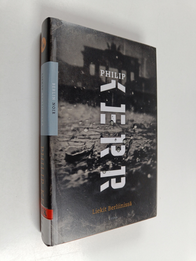 Philip Kerr : Liekit Berliinissä
