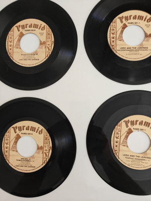 Leevi and the Leavings 4 x 7" sinkkua pakettina yht 50 €