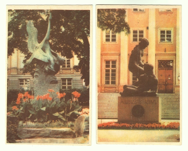 Kaksi vanhaa postikorttia Tampereen patsaista