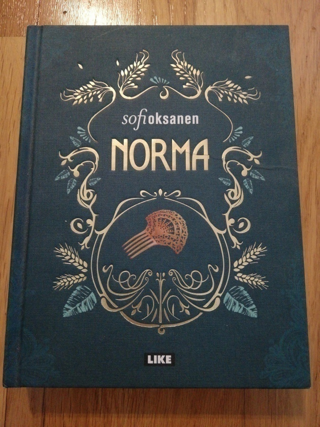 SOFI OKSANEN : Norma + NIMIKIRJOITUS