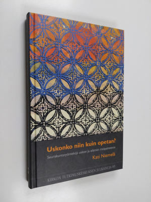 Kati Niemelä : Uskonko niin kuin opetan : seurakuntatyönt...