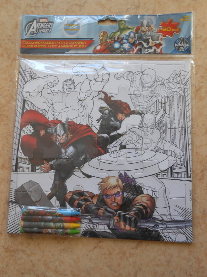 MARVEL °"PALAPELI & VÄRIKYNÄT"°  /(Avengers Assemble) UUSI