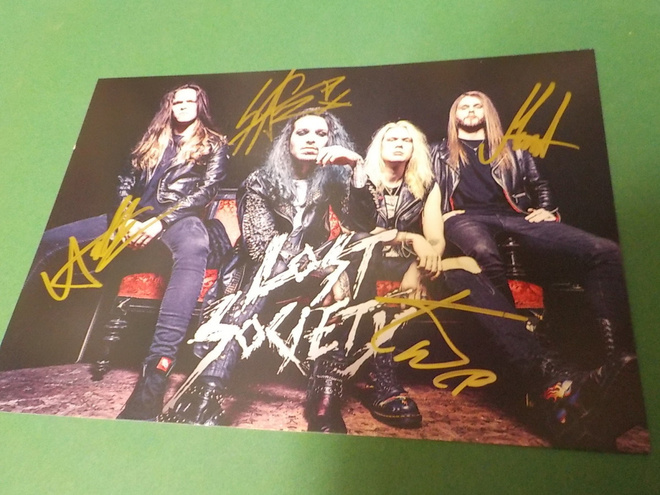 LOST SOCIETY PROMOKORTTI KOKO BÄNDIN NIMMAREILLA