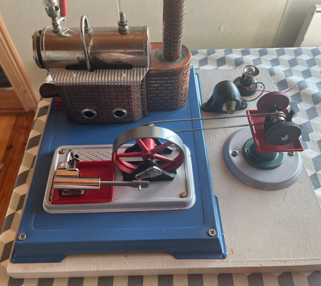 Wilesco D05 steam engine - höyrykone