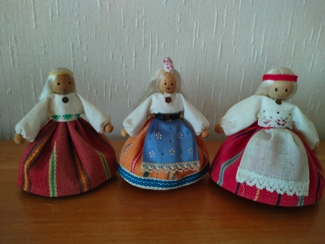 Puinen nukke, 5 kpl