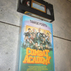 TAAKSE POISTU COMBAT ACADEMY - VHS v 1986 ( isokoppa ) - pikkukuva 1